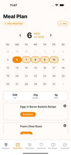 FoodyFoo Meal Plan screen: a calendar with Monday to Friday selected, daily calorie, protein and fiber totals (a Pro feature), and recipes scheduled for breakfast and dinner